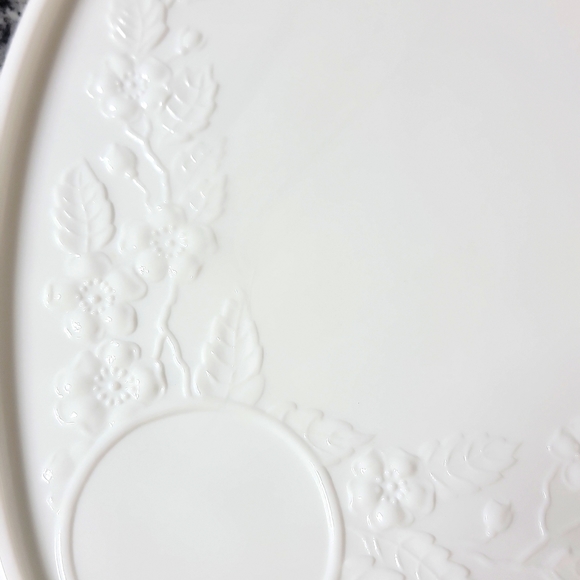 vintage Indiana milk glass snack sets of 2 triangular plates & cups - Picture 7 of 7